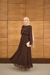 Tül Kumaş Kendinden Desenli Bel Büzgü Detay Elbise Kahverengi