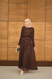 Tül Kumaş Kendinden Desenli Bel Büzgü Detay Elbise Kahverengi