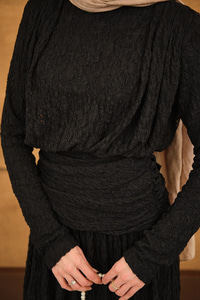 Tül Kumaş Kendinden Desenli Bel Büzgü Detay Elbise Siyah