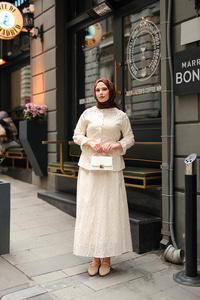 Twist işlemeli Brode Takım Krem