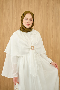 Üç Parçalı Tül Kumaş Gold Broş Detay Takım Beyaz