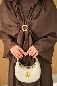 Üç Parçalı Tül Kumaş Gold Broş Detay Takım Kahverengi