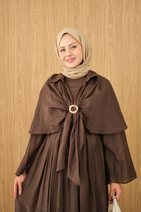 Üç Parçalı Tül Kumaş Gold Broş Detay Takım Kahverengi