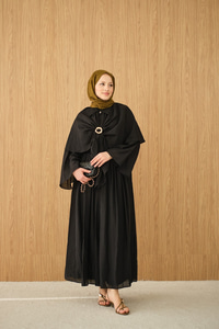 Üç Parçalı Tül Kumaş Gold Broş Detay Takım Siyah