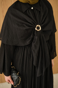 Üç Parçalı Tül Kumaş Gold Broş Detay Takım Siyah