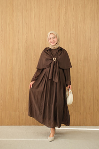 Üç Parçalı Tül Kumaş Gold Broş Detay Takım Kahverengi