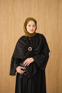 Üç Parçalı Tül Kumaş Gold Broş Detay Takım Siyah