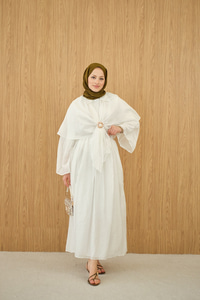 Üç Parçalı Tül Kumaş Gold Broş Detay Takım Beyaz