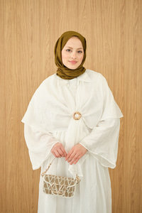 Üç Parçalı Tül Kumaş Gold Broş Detay Takım Beyaz