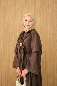 Üç Parçalı Tül Kumaş Gold Broş Detay Takım Kahverengi