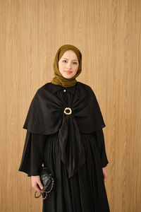 Üç Parçalı Tül Kumaş Gold Broş Detay Takım Siyah