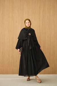 Üç Parçalı Tül Kumaş Gold Broş Detay Takım Siyah