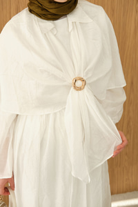 Üç Parçalı Tül Kumaş Gold Broş Detay Takım Beyaz