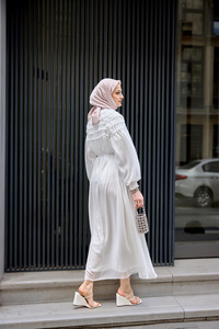 Üstü Lastikli Şifon Elbise Beyaz