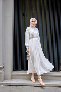 Üstü Lastikli Şifon Elbise Beyaz