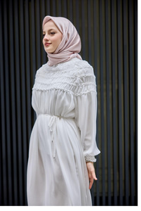 Üstü Lastikli Şifon Elbise Beyaz