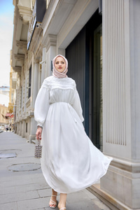 Üstü Lastikli Şifon Elbise Beyaz