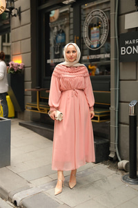 Üstü Lastikli Şifon Elbise Pudra