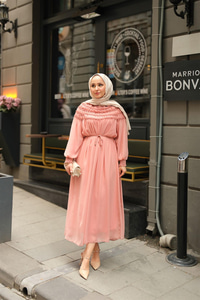 Üstü Lastikli Şifon Elbise Pudra