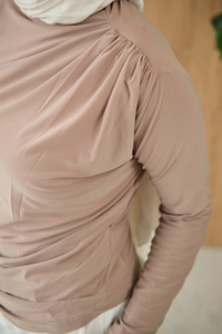 Uzun Kollu Büzgü Detay Bluz Taş