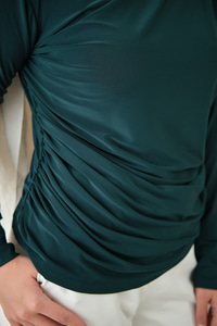 Uzun Kollu Büzgü Detay Bluz Zümrüt Yeşil