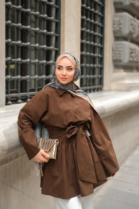 Uzun Kuşaklı Gömlek Kahverengi