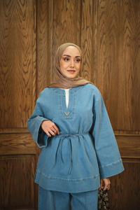 V Broş Detay Takım Açık Mavi