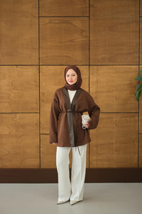 V Detay Deri Yaka Taşlı Ceket Kahverengi