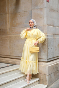 V Detay Tül Elbise Sarı