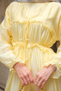 V Detay Tül Elbise Sarı