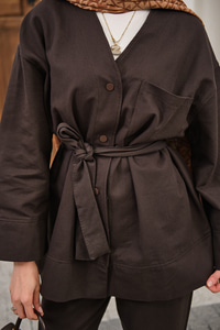 V Yaka Çıtçıtlı Tek Cep Detay Bel Bağlamalı Pike Takım Kahverengi