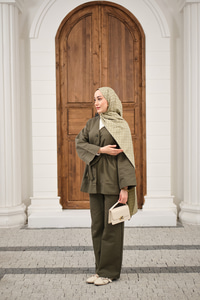 V Yaka Çıtçıtlı Tek Cep Detay Bel Bağlamalı Pike Takım Haki Yeşil