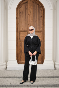 V Yaka Çıtçıtlı Tek Cep Detay Bel Bağlamalı Pike Takım Siyah