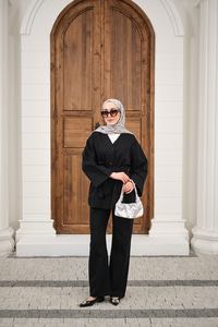 V Yaka Çıtçıtlı Tek Cep Detay Bel Bağlamalı Pike Takım Siyah