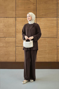 Yaka Bağlama Detay Tokalı Bisiklet Yaka Takım Kahverengi