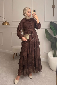 Yaka Büzgülü Bel Bağlamalı Kat Kat Şifon Elbise Kahverengi