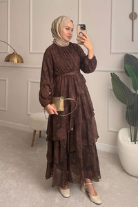 Yaka Büzgülü Bel Bağlamalı Kat Kat Şifon Elbise Kahverengi