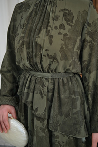 Yaka Büzgülü Bel Bağlamalı Kat Kat Şifon Elbise Yeşil