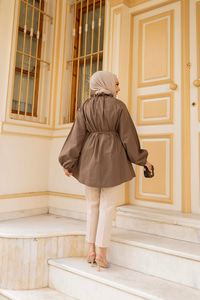 Yaka Büzgülü Bel Bağlamalı Tunik Kahverengi