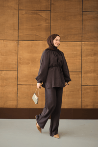 Yaka Büzgülü Bilek Bağlamalı Pantolonlu Takım Kahverengi