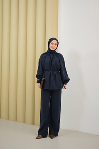 Yaka Büzgülü Bilek Bağlamalı Pantolonlu Takım Lacivert