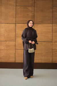 Yaka Büzgülü Bilek Bağlamalı Pantolonlu Takım Kahverengi