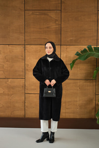 Yaka Detay Peluş Kaban Siyah