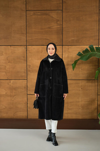 Yaka Detay Peluş Kaban Siyah