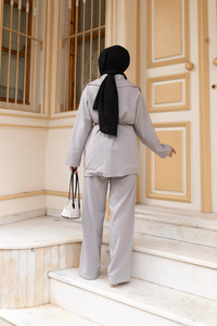 Yaka Detaylı Kuşaklı İkili Takım Gri