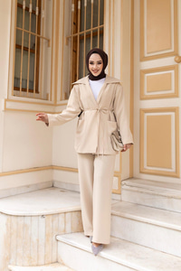 Yaka Detaylı Kuşaklı İkili Takım Krem