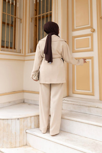 Yaka Detaylı Kuşaklı İkili Takım Krem