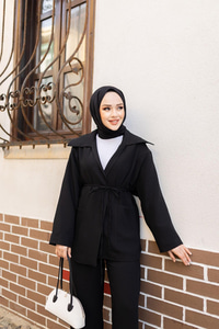 Yaka Detaylı Kuşaklı İkili Takım Siyah