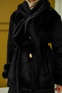 Yaka Fiyonklu Kürklü Kaşe Siyah