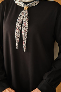 Yaka Fularlı Tunik Siyah